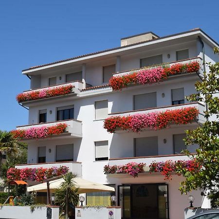 Orchidea Marina Aparthotel Tirrenia Exterior photo